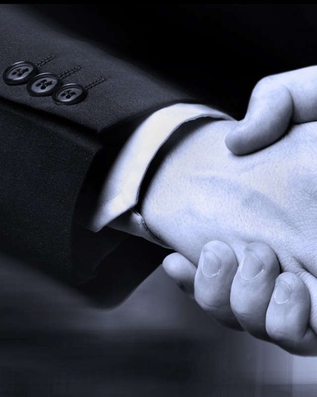 Partnerschaftlicher Handschlag